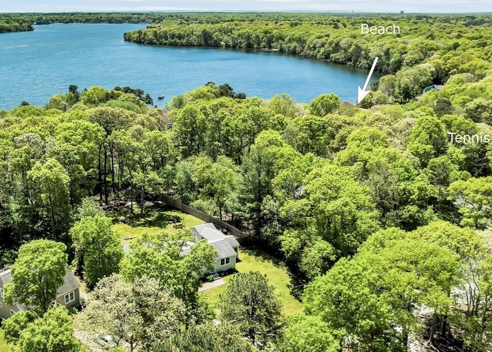 23 Highview Ave, Mashpee MA 02649-4300 exterior