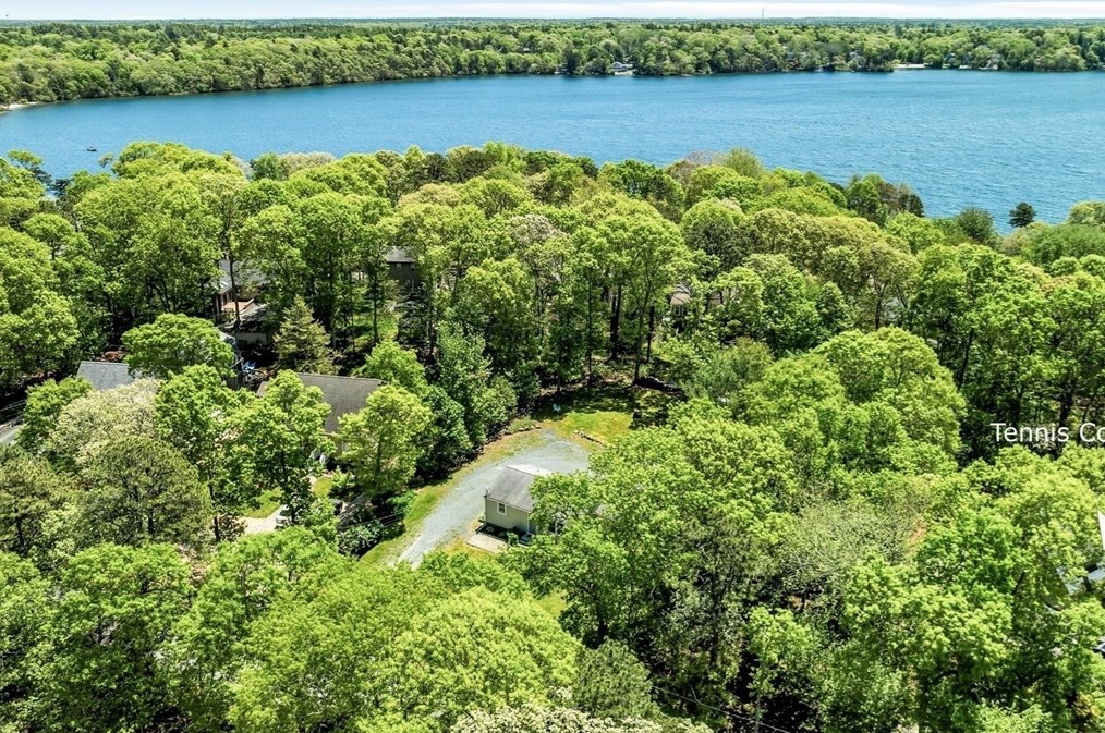 23 Highview Ave, Mashpee MA 02649-4300 exterior