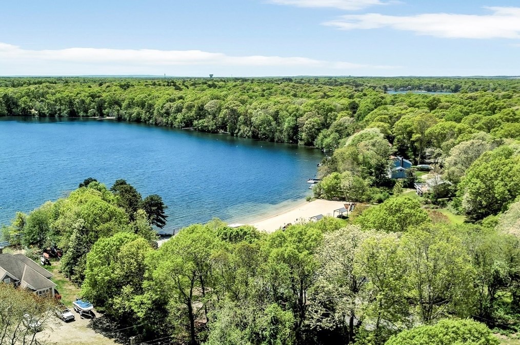 23 Highview Ave, Mashpee MA 02649-4300 exterior