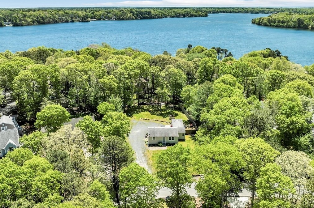 23 Highview Ave, Mashpee MA 02649-4300 exterior