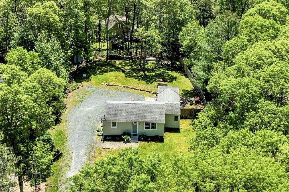 23 Highview Ave, Mashpee MA 02649-4300 exterior