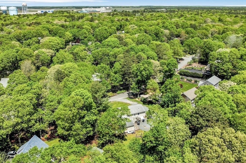 23 Highview Ave, Mashpee MA 02649-4300 exterior