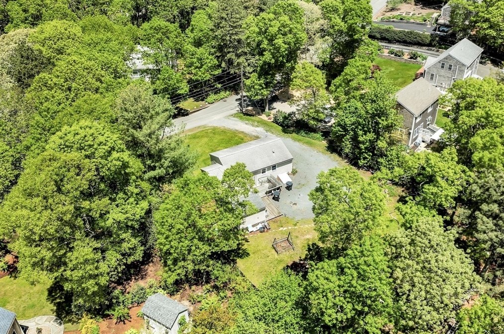 23 Highview Ave, Mashpee MA 02649-4300 exterior