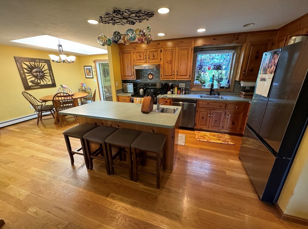 4 Longobardi Dr, Franklin MA exterior