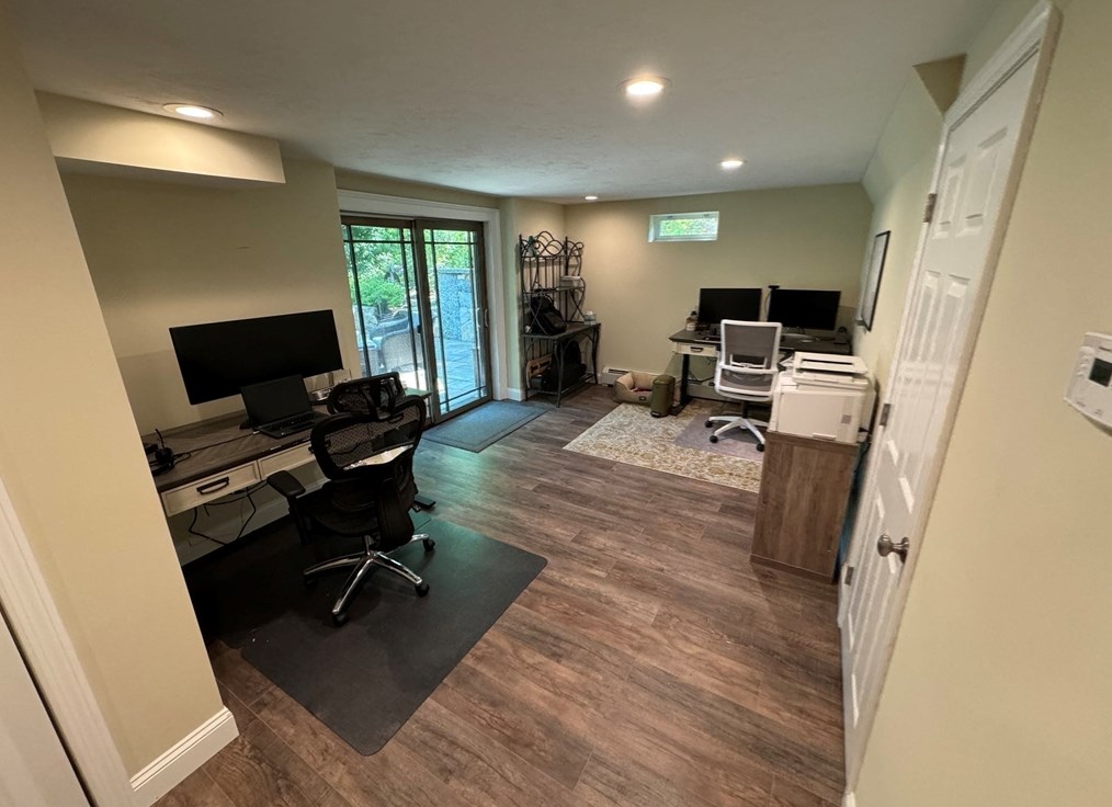 4 Longobardi Dr, Franklin MA exterior