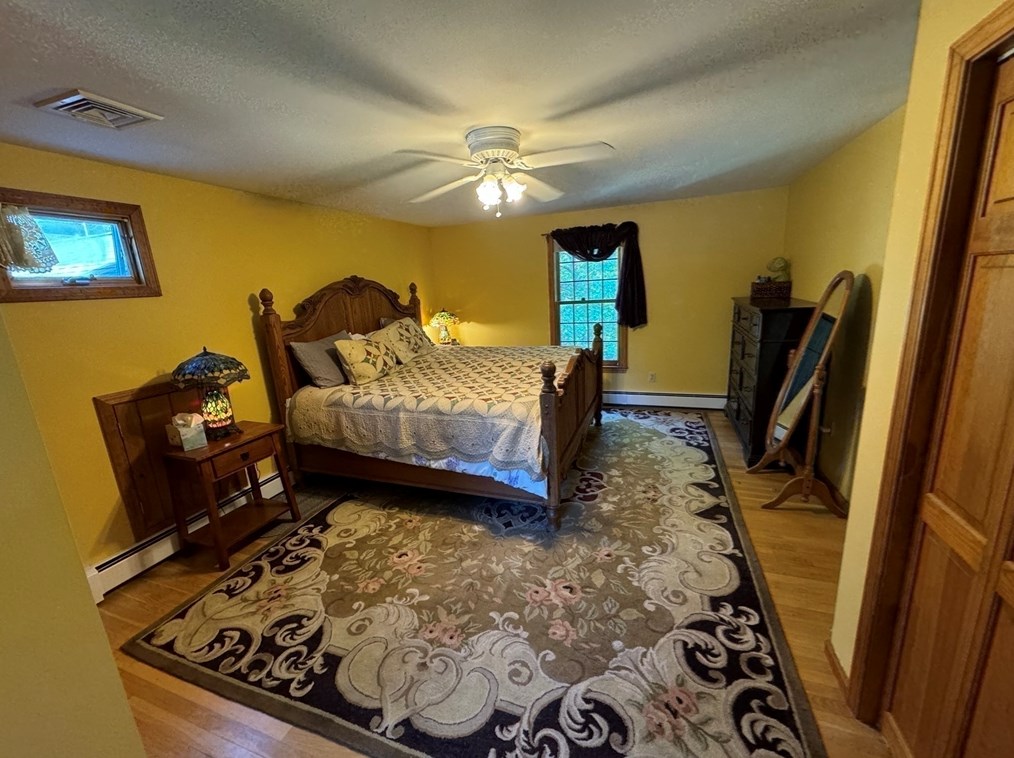 4 Longobardi Dr, Franklin MA exterior