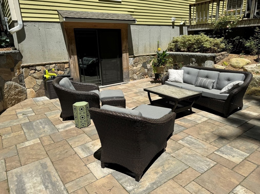 4 Longobardi Dr, Franklin MA exterior