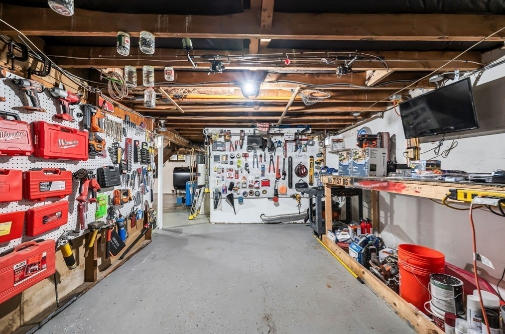 23 Reynolds Ave, Monson MA  01057-1412 exterior