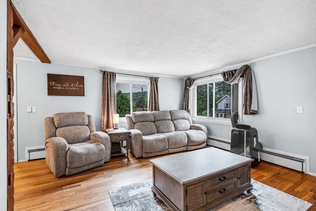 23 Reynolds Ave, Monson MA  01057-1412 exterior