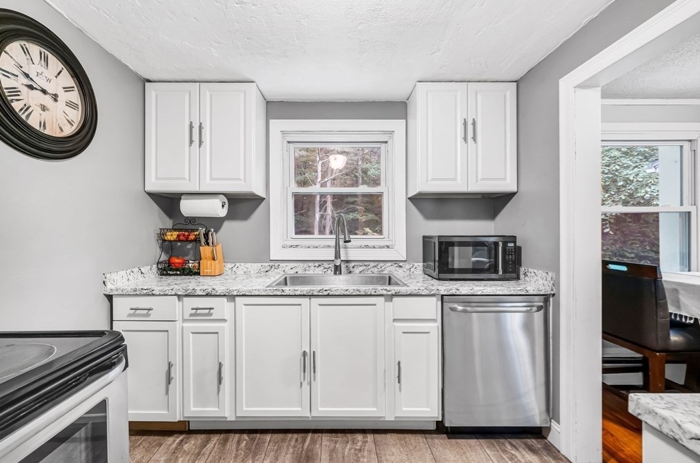 23 Reynolds Ave, Monson MA  01057-1412 exterior