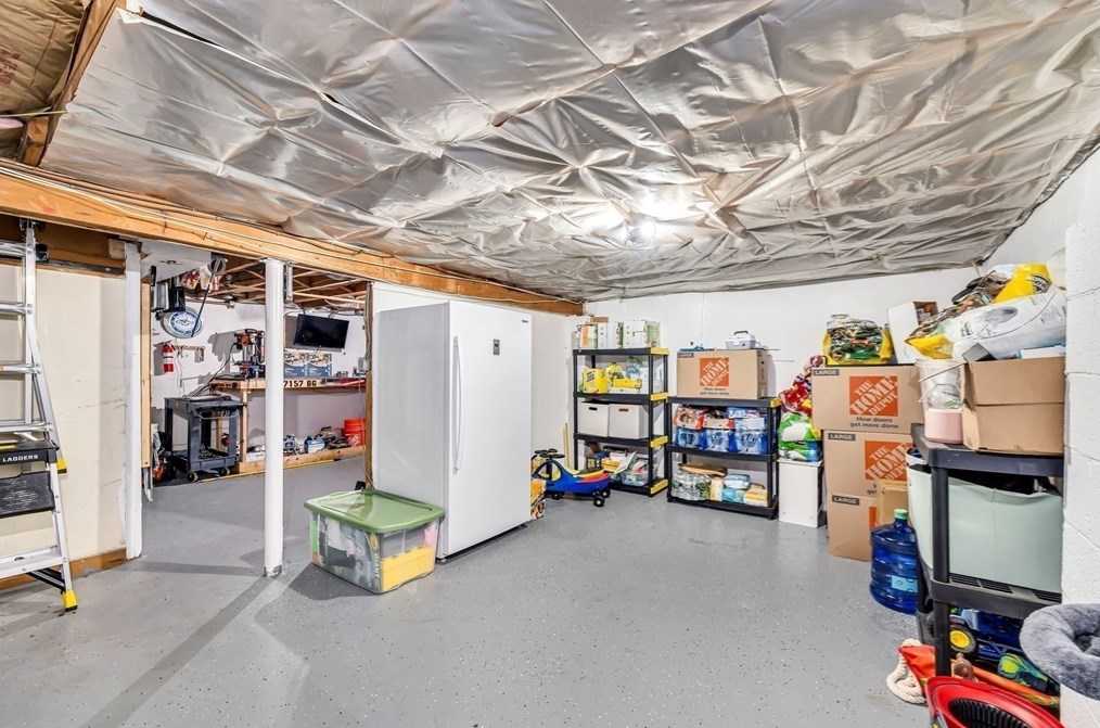 23 Reynolds Ave, Monson MA  01057-1412 exterior