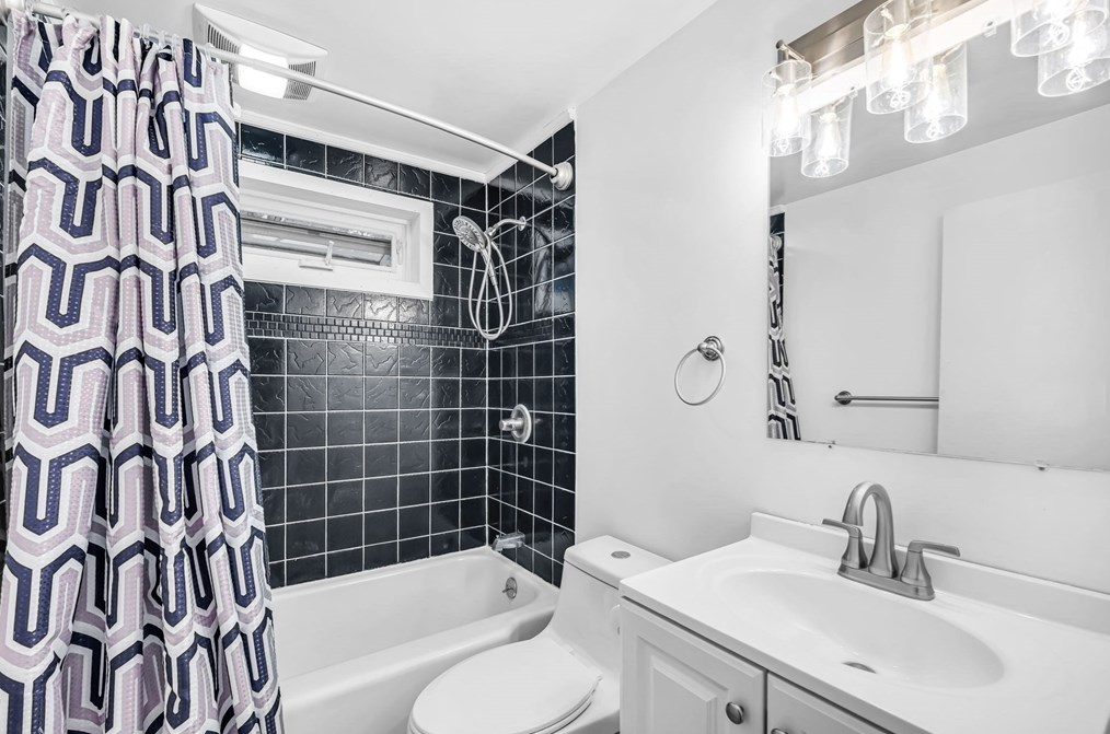 23 Reynolds Ave, Monson MA  01057-1412 exterior