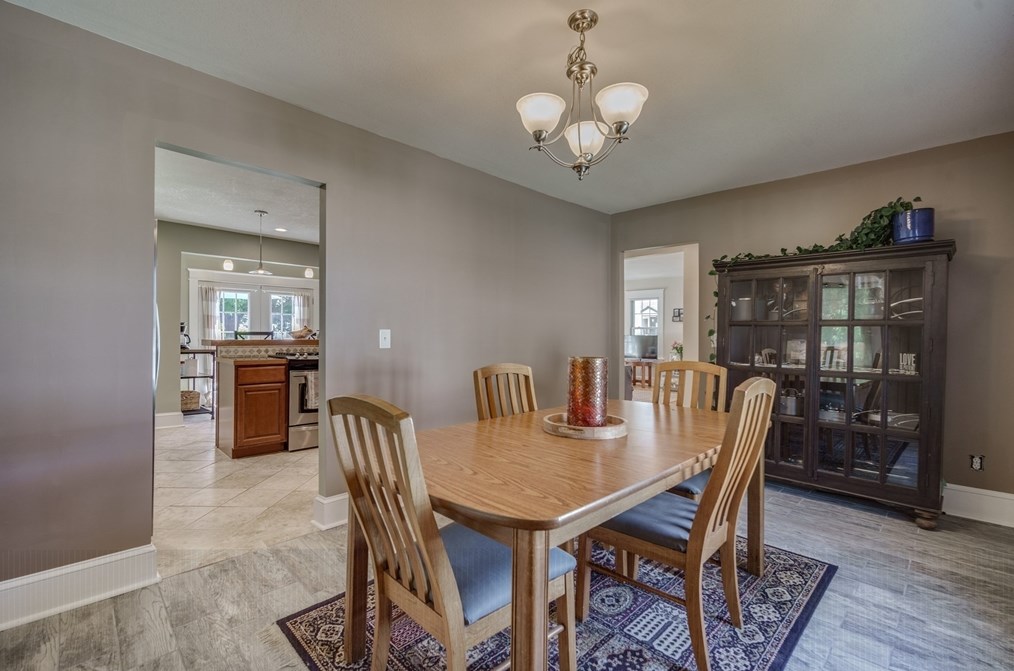 100 Lawndale St, Chicopee MA 01013-2105 exterior