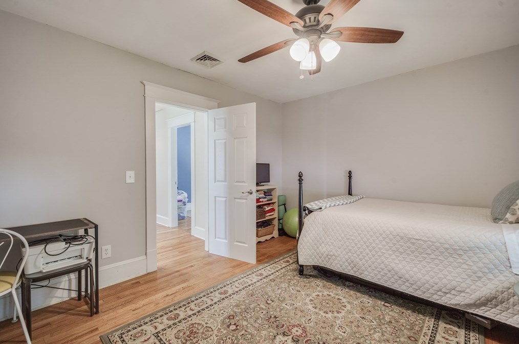 100 Lawndale St, Chicopee MA 01013-2105 exterior