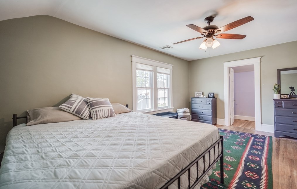 100 Lawndale St, Chicopee MA 01013-2105 exterior