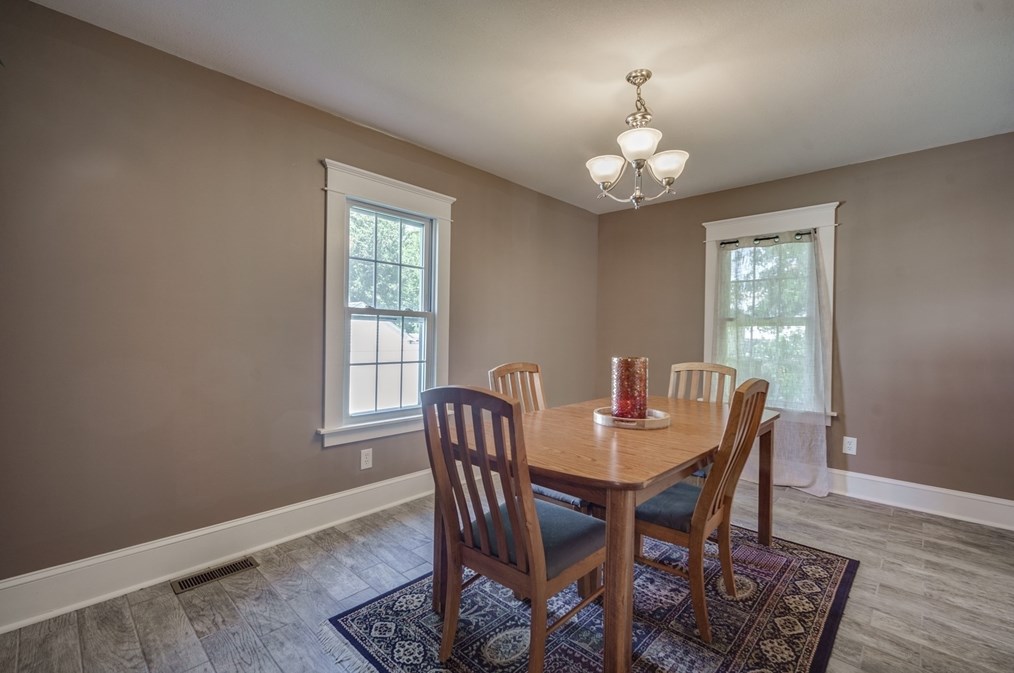 100 Lawndale St, Chicopee MA 01013-2105 exterior