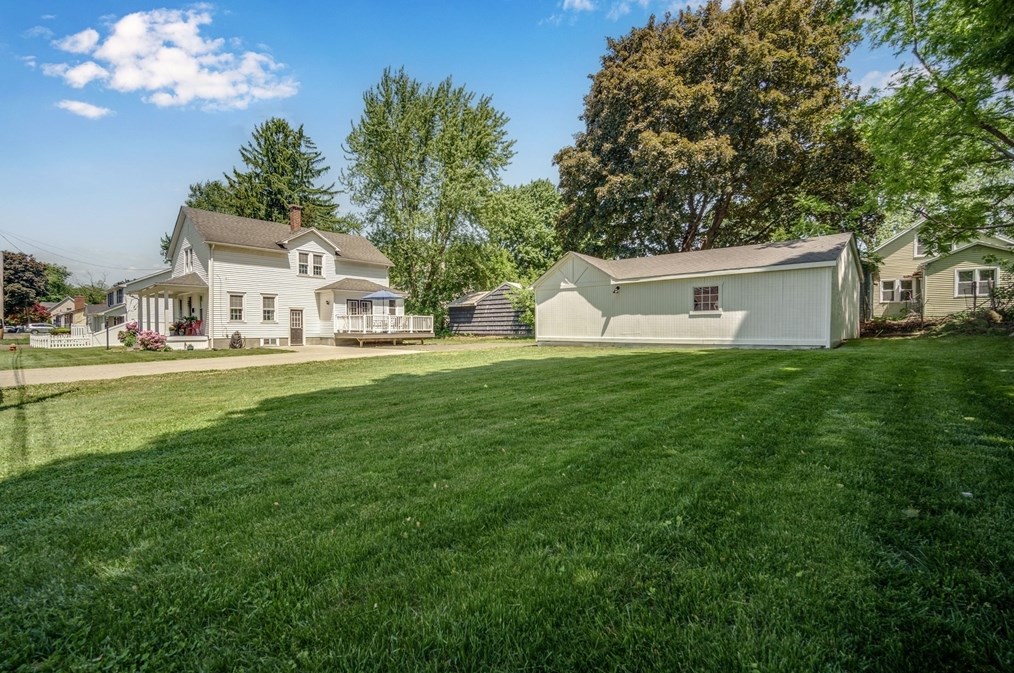 100 Lawndale St, Chicopee MA 01013-2105 exterior