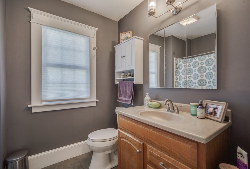 100 Lawndale St, Chicopee MA 01013-2105 exterior