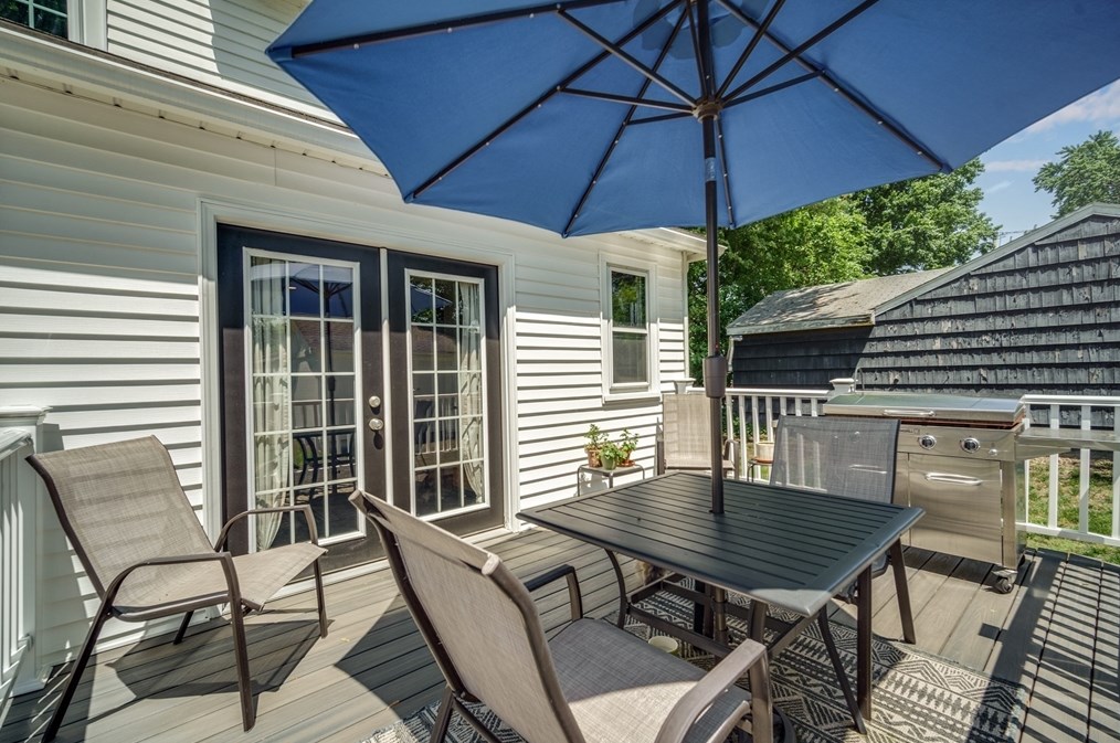 100 Lawndale St, Chicopee MA 01013-2105 exterior