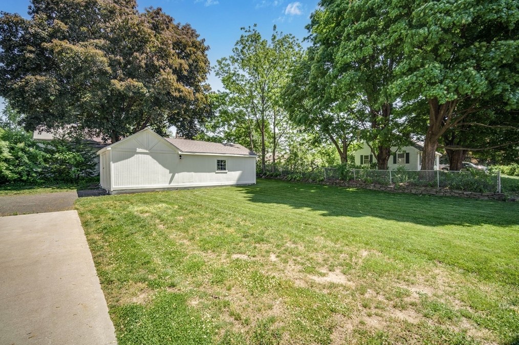 100 Lawndale St, Chicopee MA 01013-2105 exterior