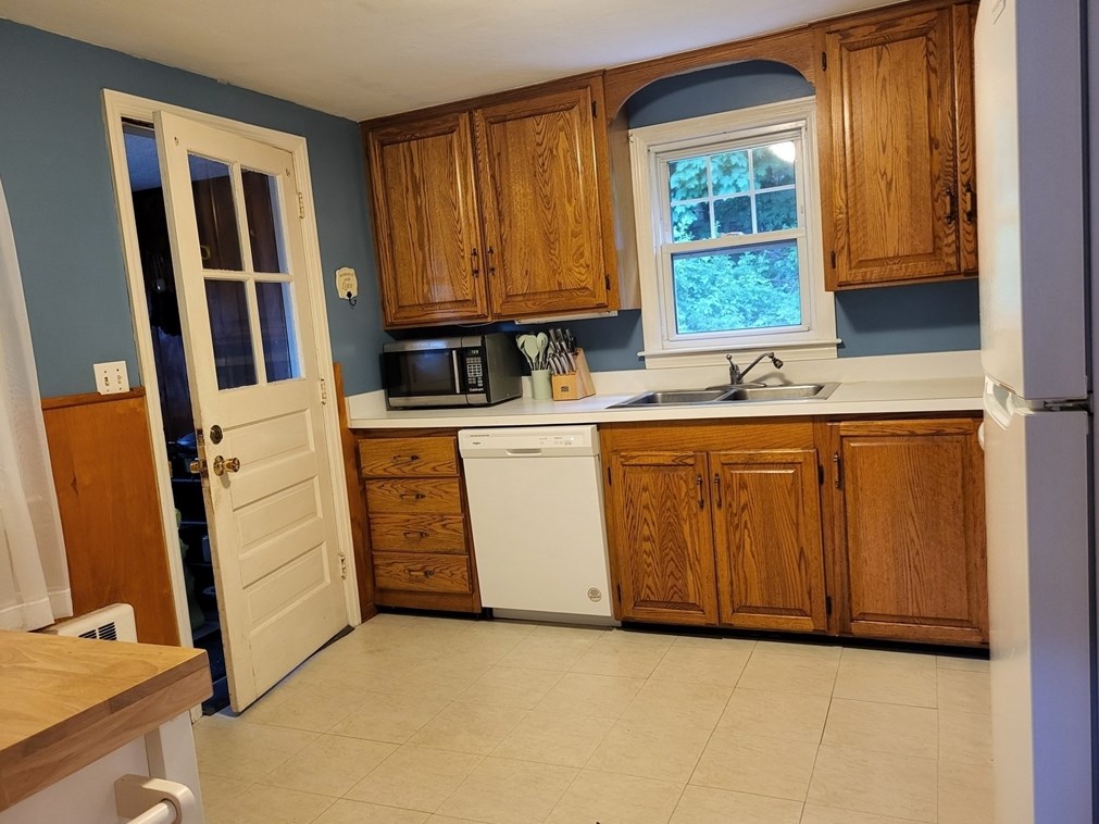 54 Colby Ave, Worcester MA 01605-2207 exterior