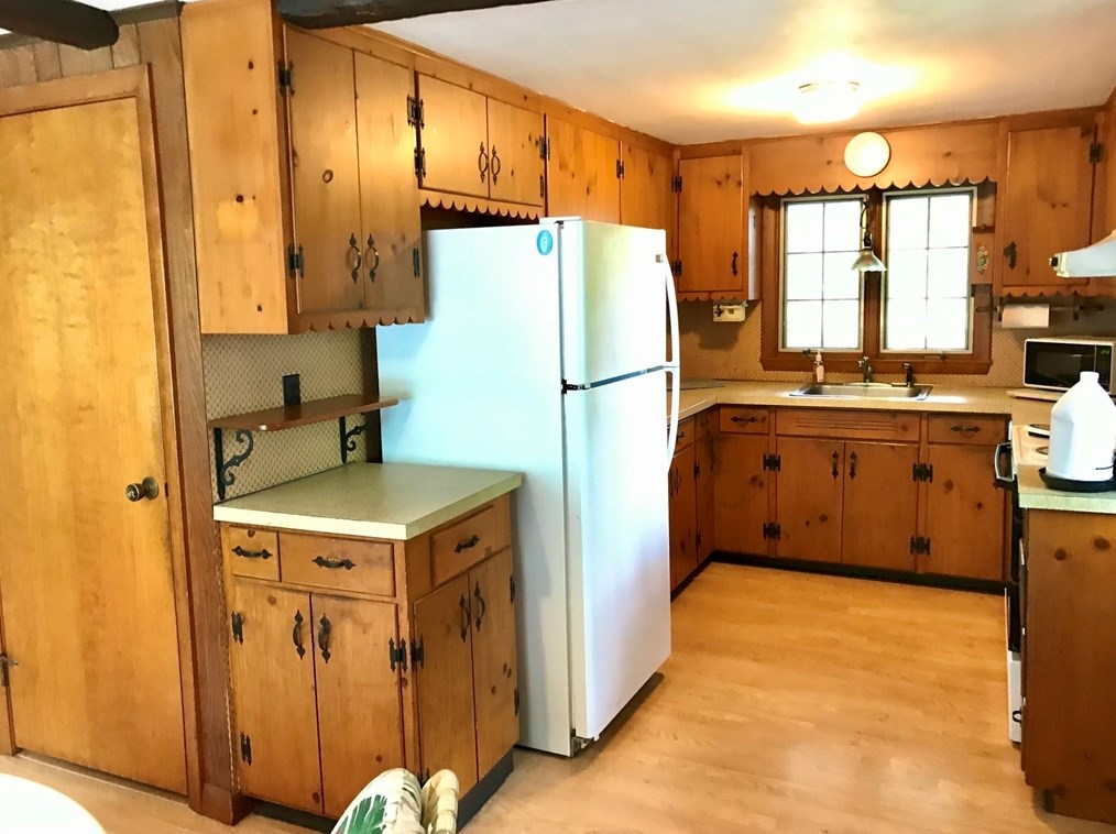 24 Cayuga Ave, Mashpee MA 02649-4936 exterior