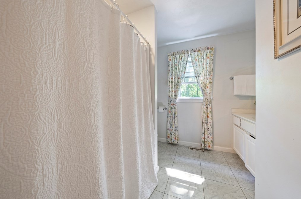 17 Edward Dr, Whitman MA 02382-1660 exterior