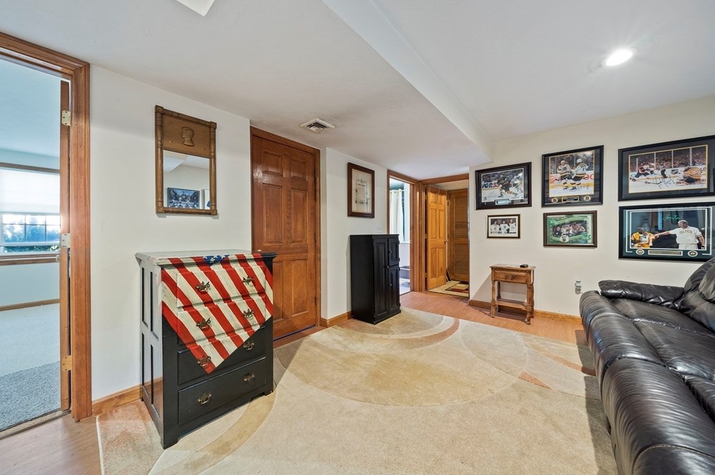 17 Edward Dr, Whitman MA 02382-1660 exterior