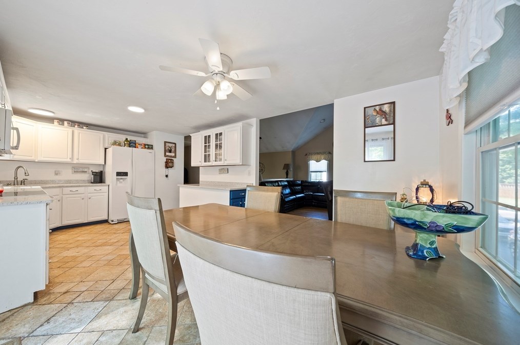 17 Edward Dr, Whitman MA 02382-1660 exterior