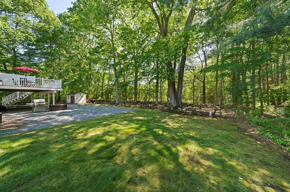 17 Edward Dr, Whitman MA 02382-1660 exterior