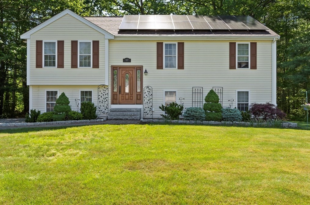 17 Edward Dr, Whitman MA 02382-1660 exterior