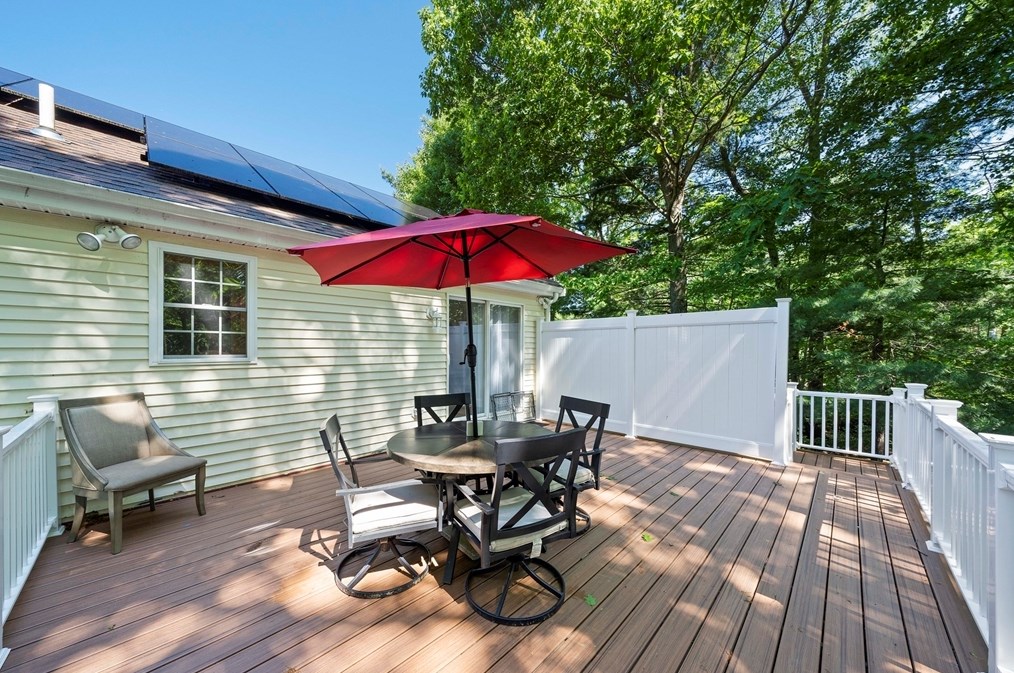 17 Edward Dr, Whitman MA 02382-1660 exterior