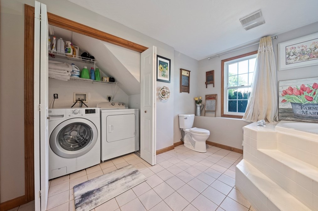 17 Edward Dr, Whitman MA 02382-1660 exterior