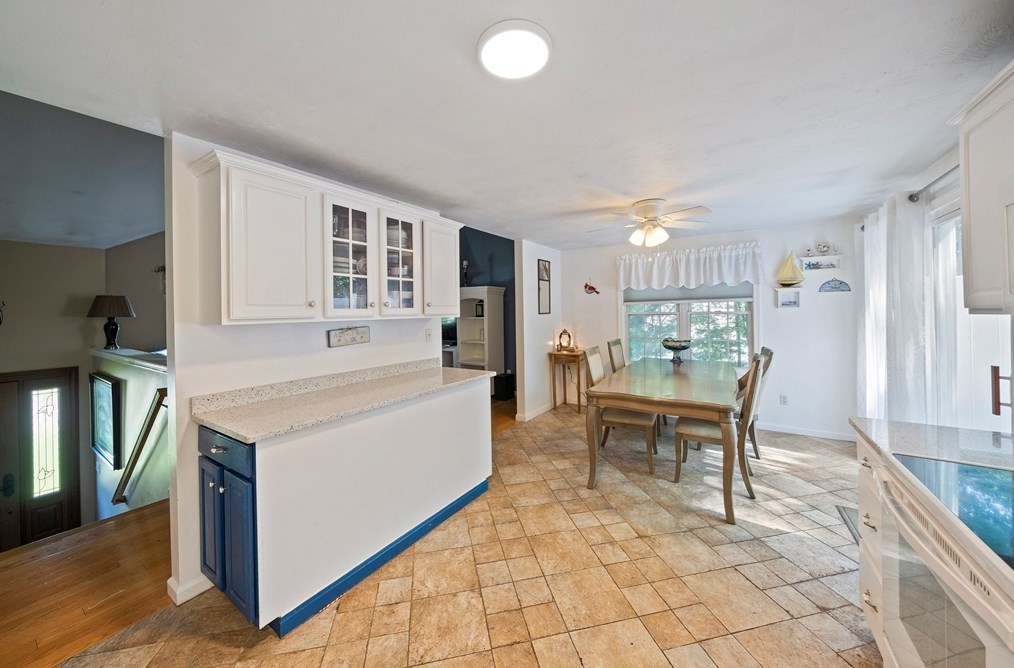 17 Edward Dr, Whitman MA 02382-1660 exterior