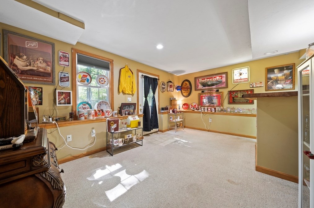 17 Edward Dr, Whitman MA 02382-1660 exterior