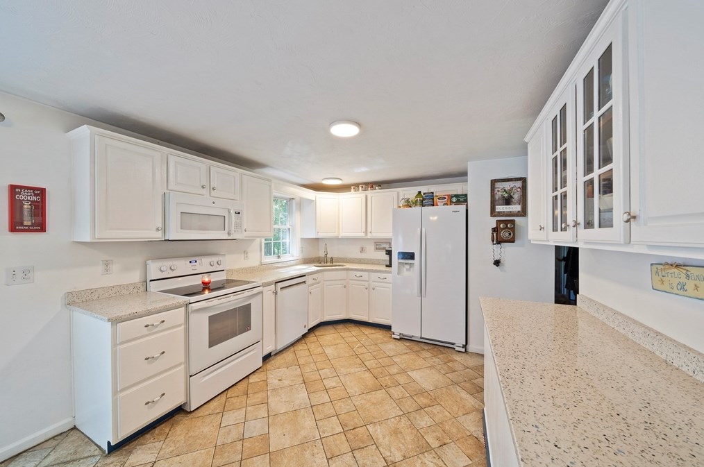 17 Edward Dr, Whitman MA 02382-1660 exterior