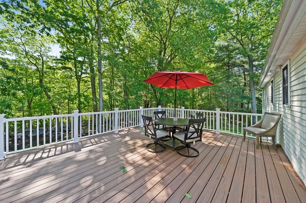 17 Edward Dr, Whitman MA 02382-1660 exterior