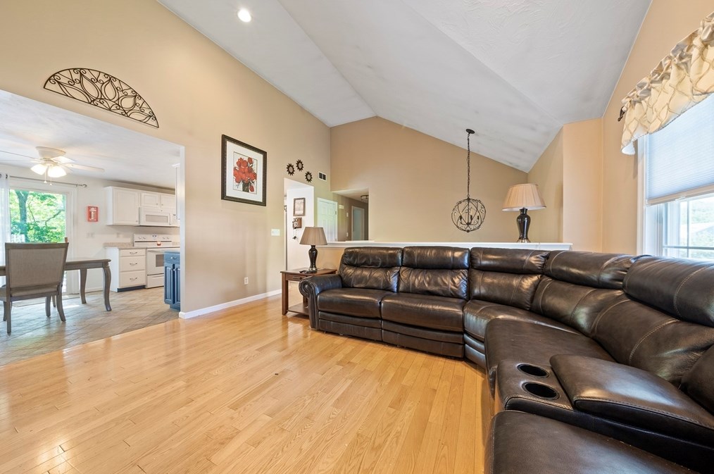 17 Edward Dr, Whitman MA 02382-1660 exterior