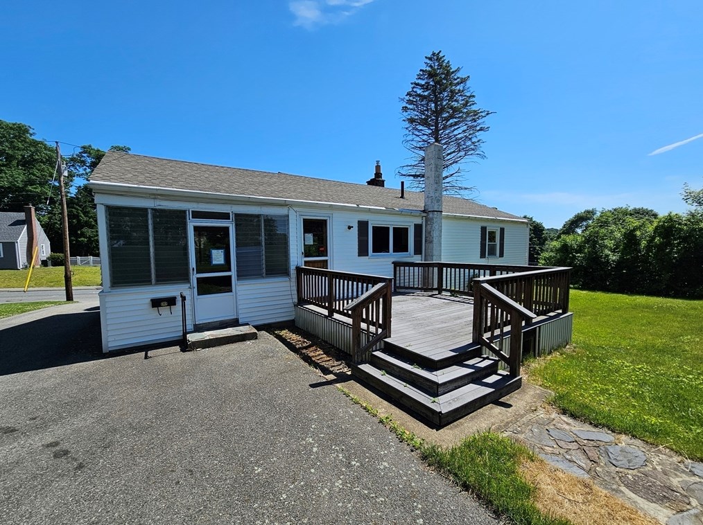 2 Meadowbrook Rd, Hudson MA 01749-1920 exterior