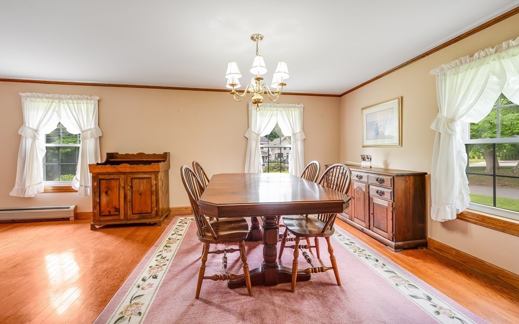 261 Asbury St, Hamilton MA 01982-1842 exterior