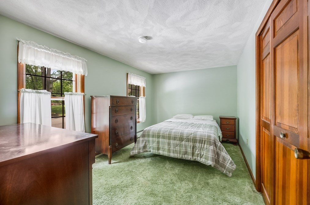 261 Asbury St, Hamilton MA 01982-1842 exterior