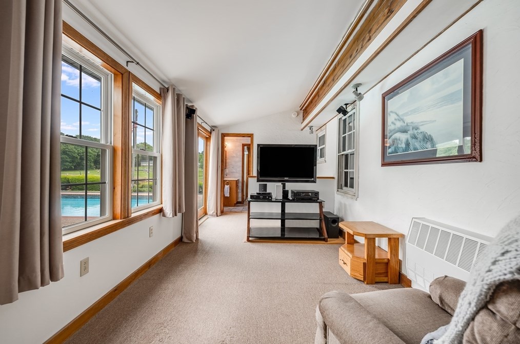 261 Asbury St, Hamilton MA 01982-1842 exterior