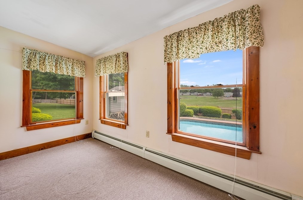 261 Asbury St, Hamilton MA 01982-1842 exterior