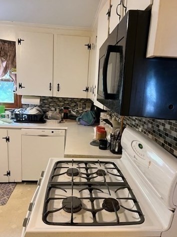 151 Bunker Hl Ave, Lowell MA 01850-1903 exterior