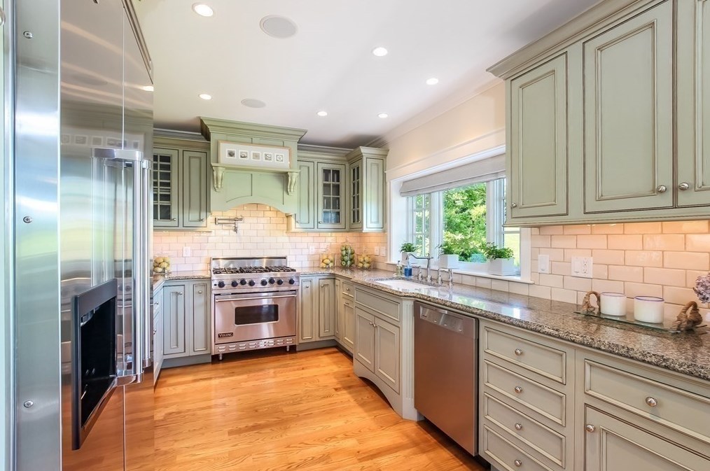 39 Seaview Ter, Chatham MA 02633-2334 exterior