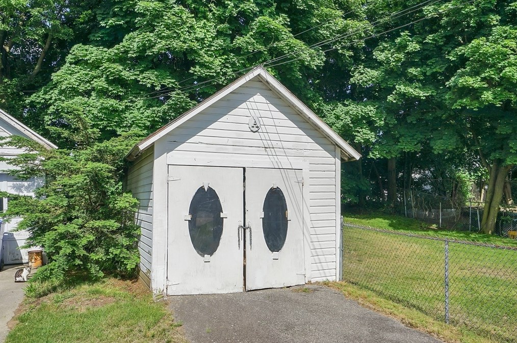 63 Edgewood St, Springfield MA 01109-3025 exterior