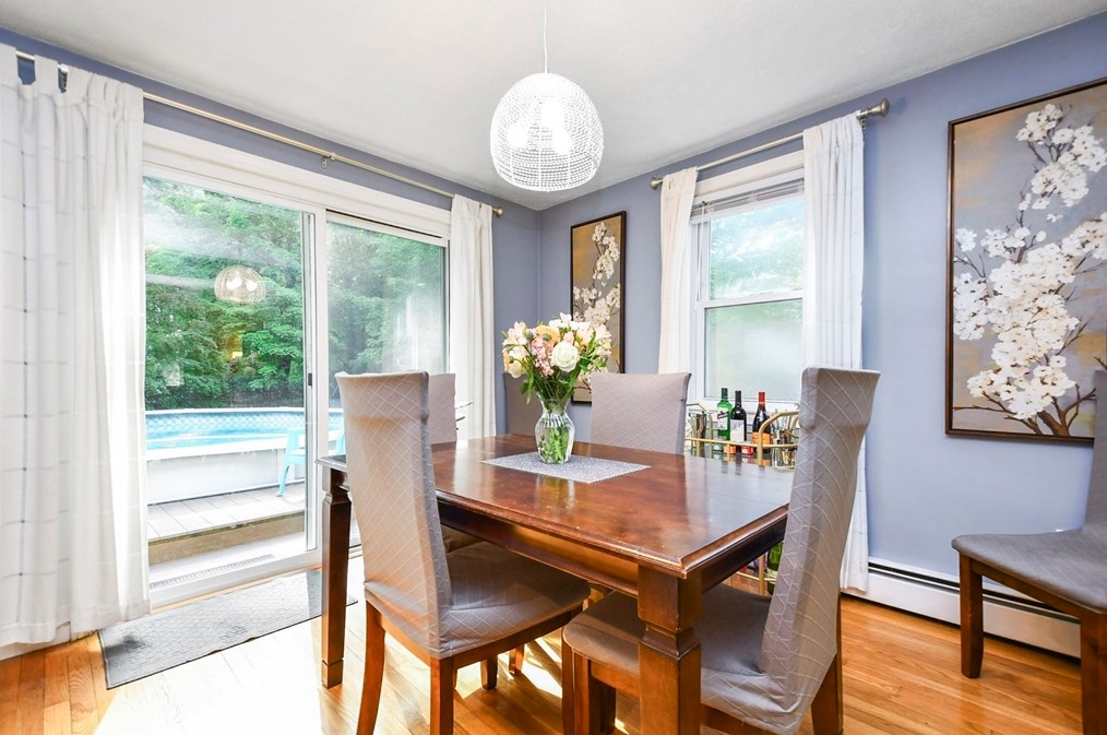 8 Meadowbrook Way, Norfolk MA 02056-1024 exterior