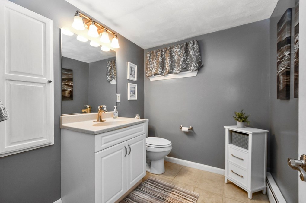 8 Meadowbrook Way, Norfolk MA 02056-1024 exterior