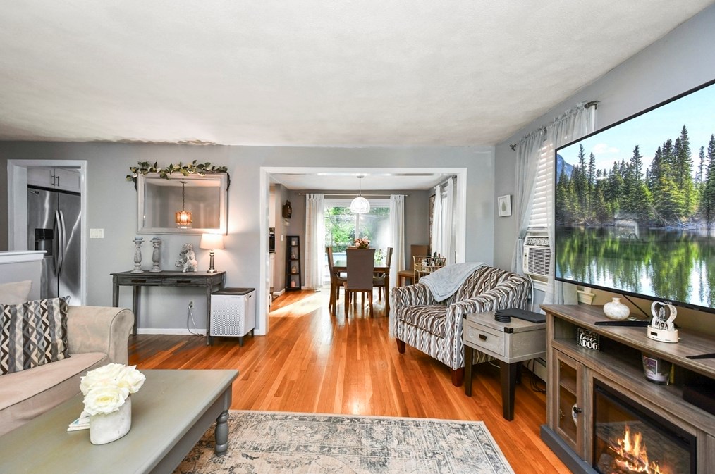 8 Meadowbrook Way, Norfolk MA 02056-1024 exterior