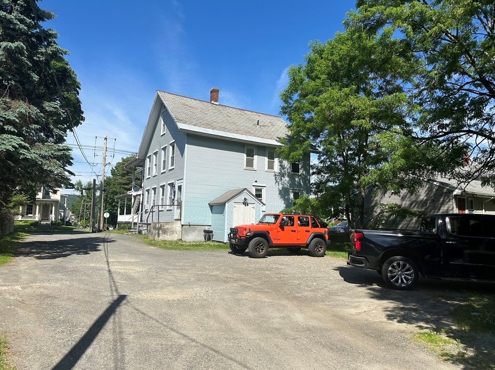 103 Conway St, Greenfield MA 01301-1516 exterior